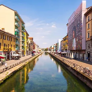 cozy-4th-floor-apartment-in-navigli.italymilanhotels.net/